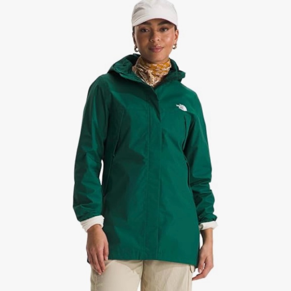 The North Face Green Ski Jacket with Hood and Water-Resistant Material